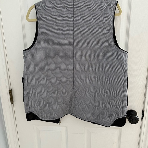 Vest - Picture 2 of 5